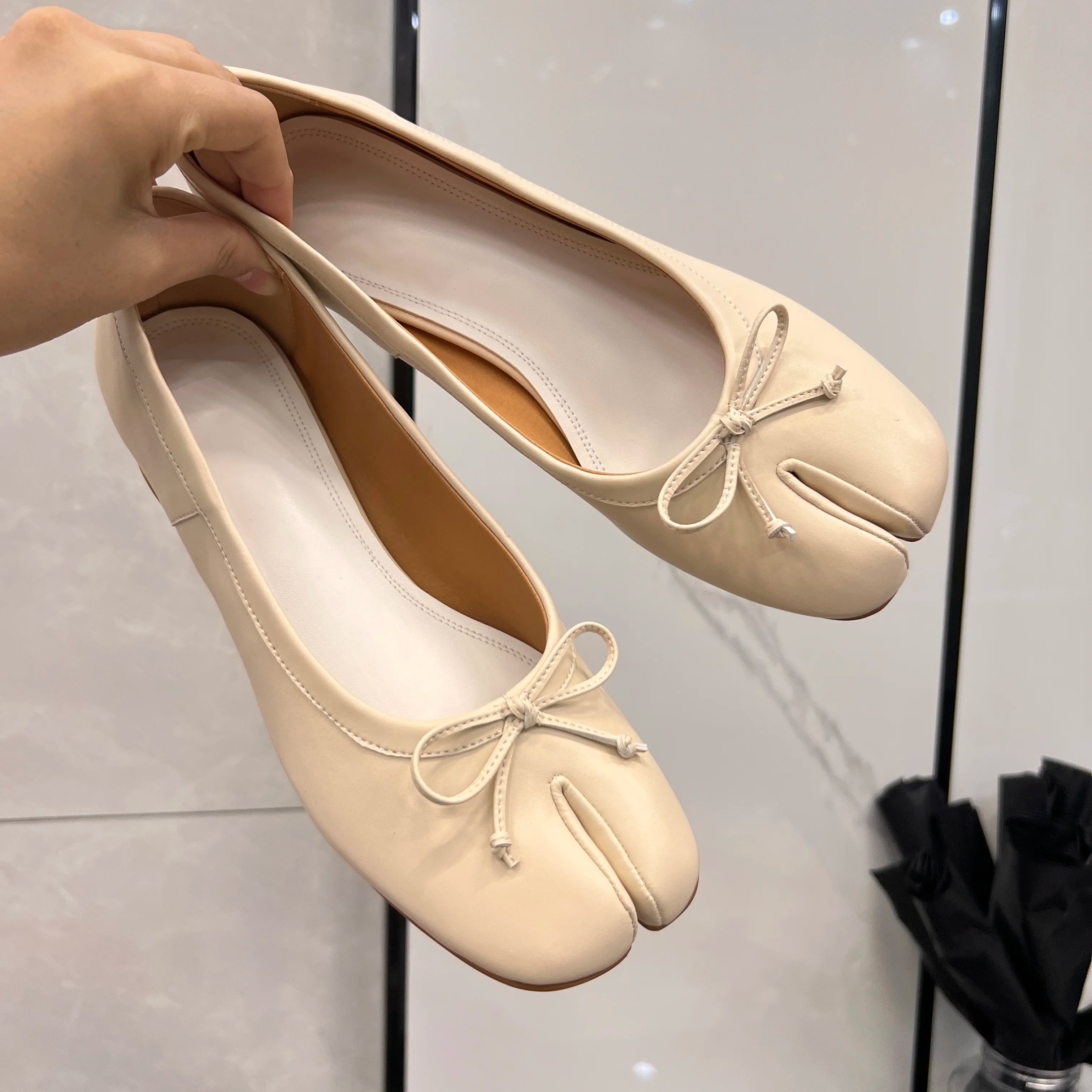Spring Women Flat Split Toe Shoes with Bow Soft Leather Bow Tie Front Shallow Slip On  Girls Tabi Shoes Flats Ballet Shoes