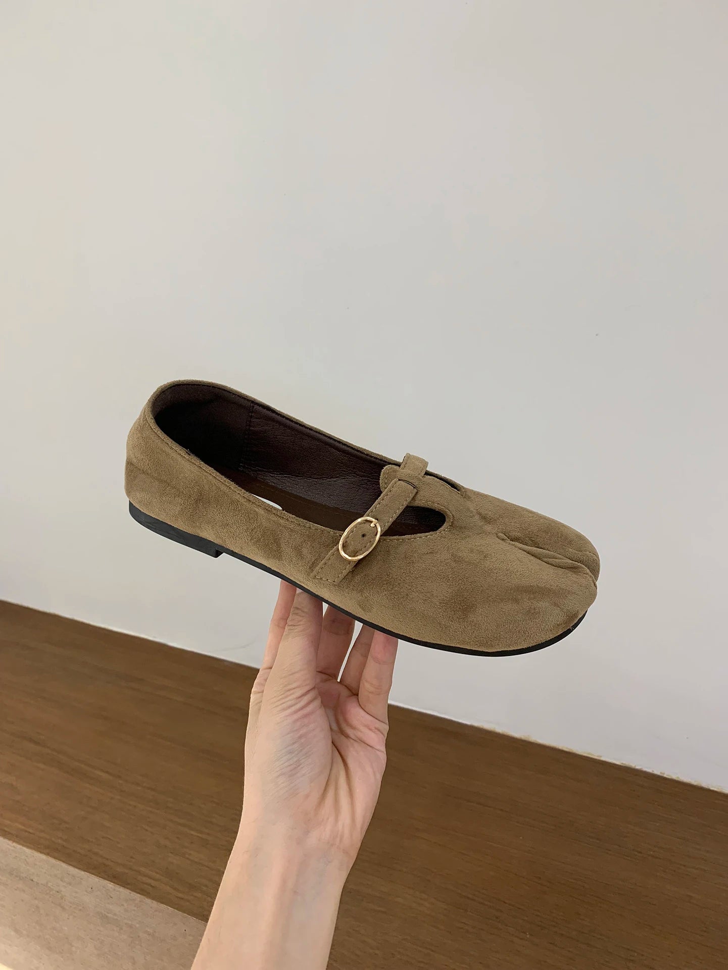 IPPEUM Tabi Shoes For Women Mary Janes 2025 New Fall Winter Fashion Black Split Toe Ballet Flats