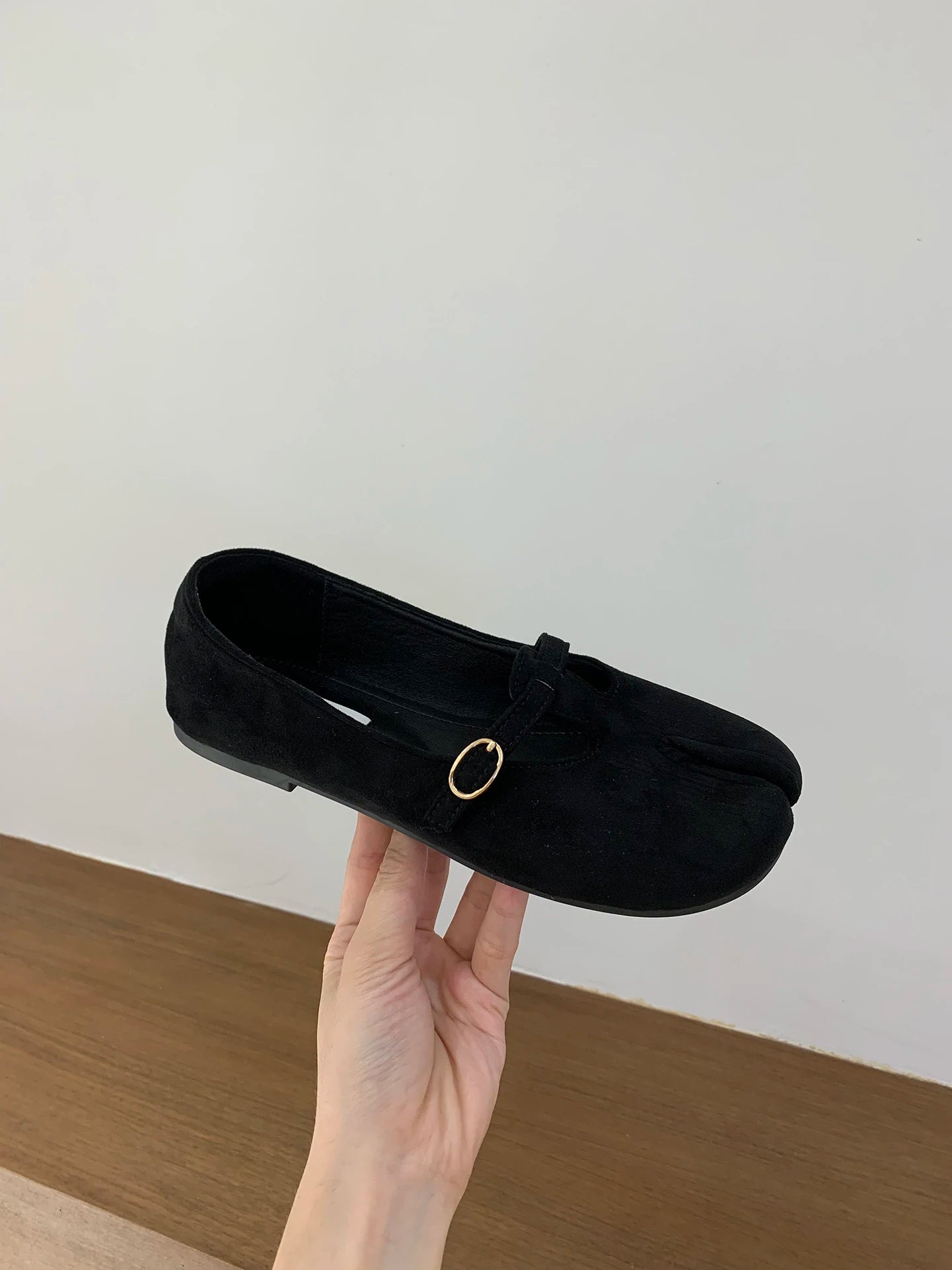 IPPEUM Tabi Shoes For Women Mary Janes 2025 New Fall Winter Fashion Black Split Toe Ballet Flats