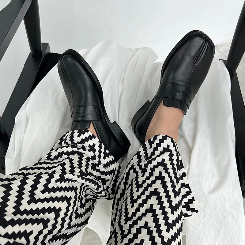 New Black Tabi Shoes Women Split Toe Flats Woman Thin Sole Shoes chaussure femme Leisure Loafers Woman Fashion zapatos de mujer