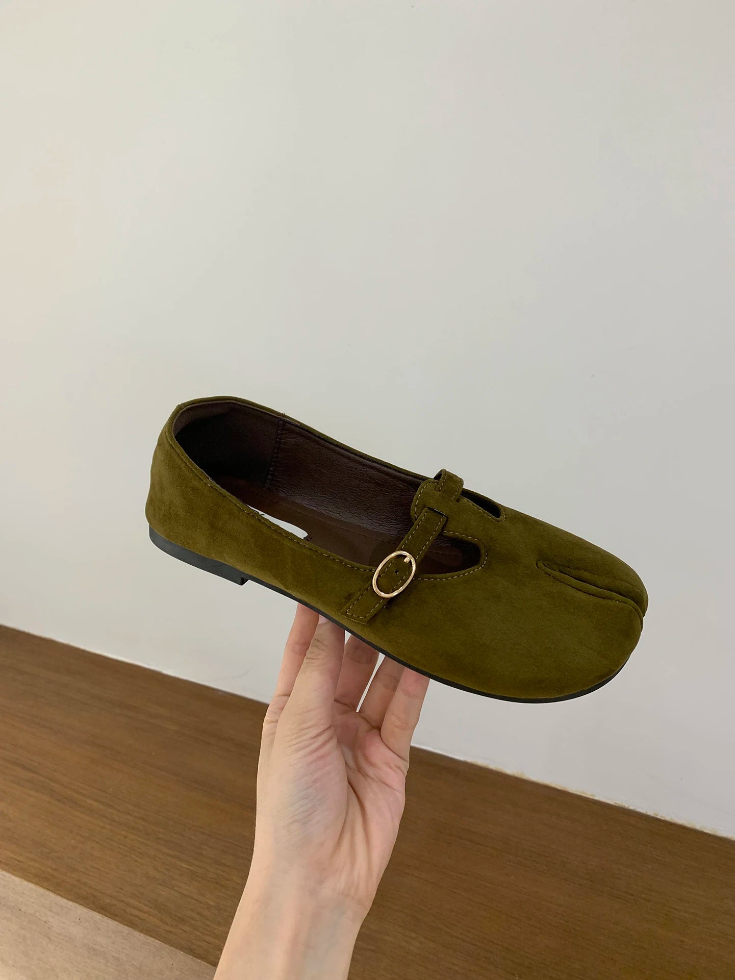 IPPEUM Tabi Shoes For Women Mary Janes 2025 New Fall Winter Fashion Black Split Toe Ballet Flats